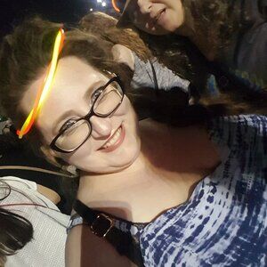 Meet your Posher, Einat